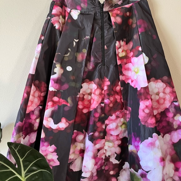 Skirt - Picture 1 of 3